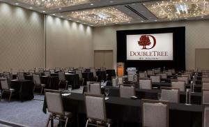 doubletree by hilton chicago oak brook