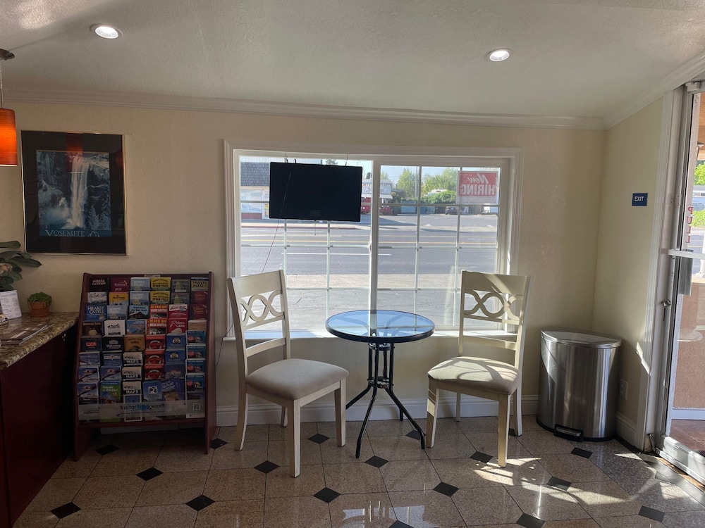 holiday motel oakdale