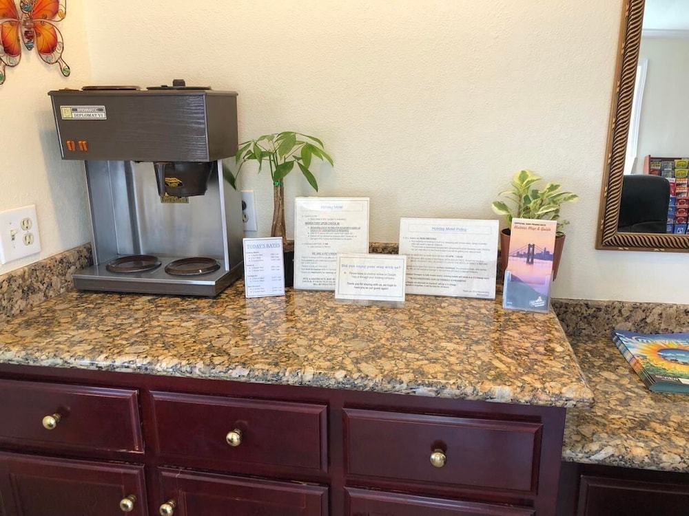 holiday motel oakdale