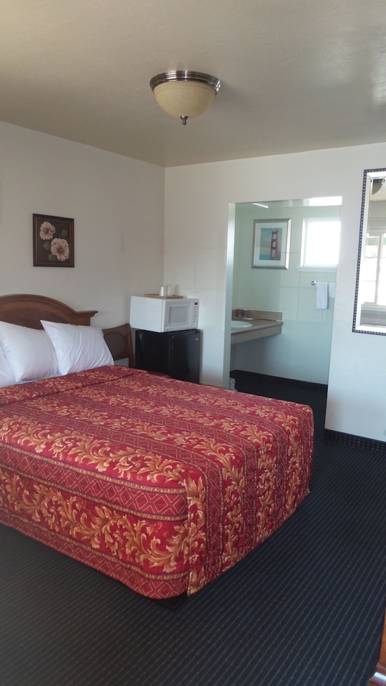 holiday motel oakdale