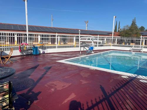 holiday motel oakdale
