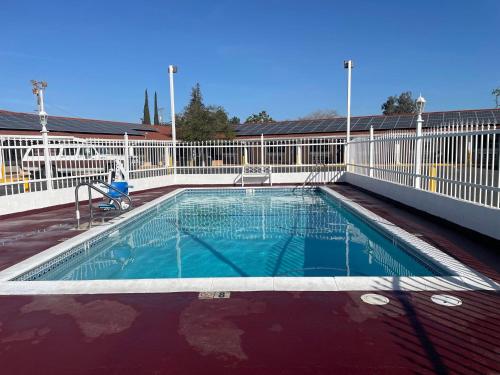 holiday motel oakdale