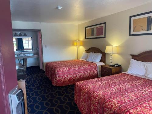 holiday motel oakdale