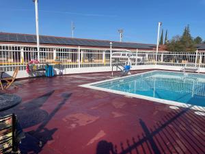 holiday motel oakdale