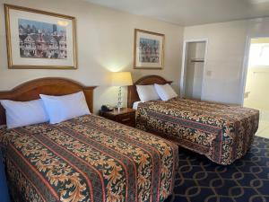 holiday motel oakdale