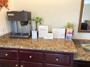 holiday motel oakdale