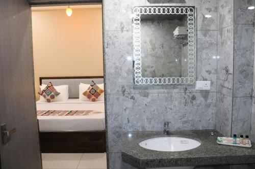 Hotel M R Paradise,,3 star