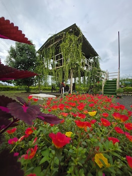 Paws At Tipeshwar,,4 star