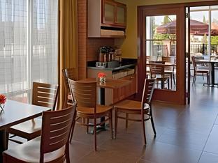 hyatt place pensacola airport