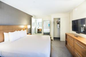 hyatt place pensacola airport