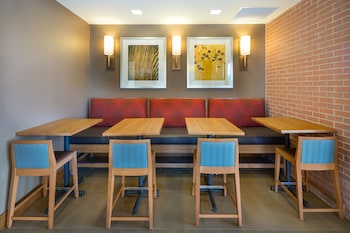 hyatt place pensacola airport