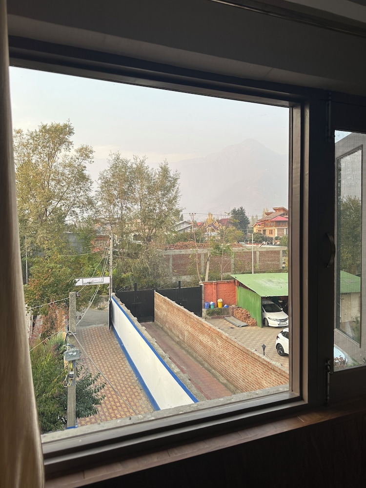 hotel su casa by stay kashmir