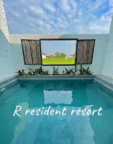 R Resident Resort,,2 star