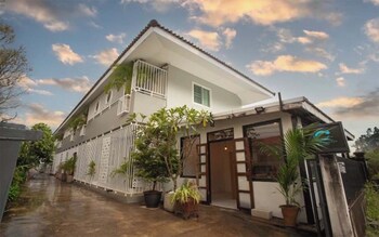 comfy corner hotel
