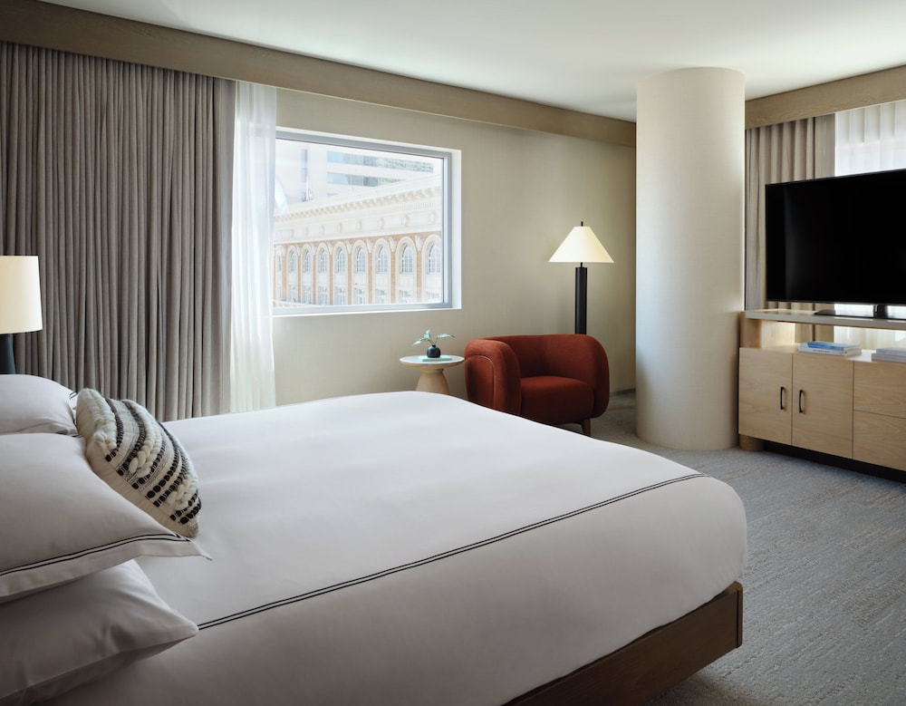 kimpton hotel palomar phoenix cityscape by ihg
