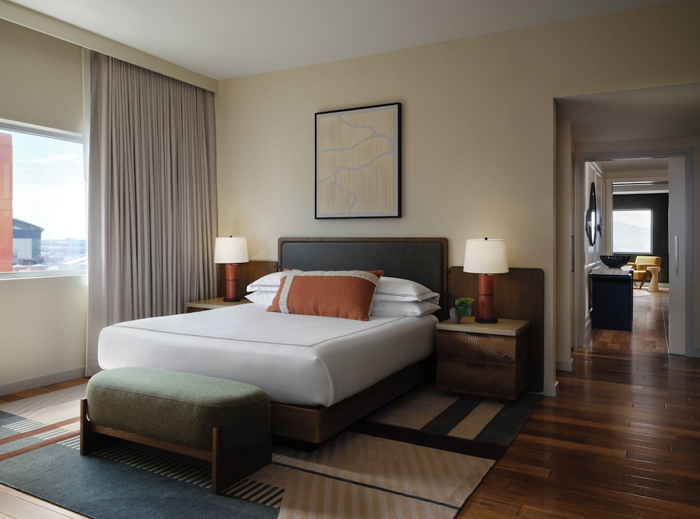 kimpton hotel palomar phoenix cityscape by ihg