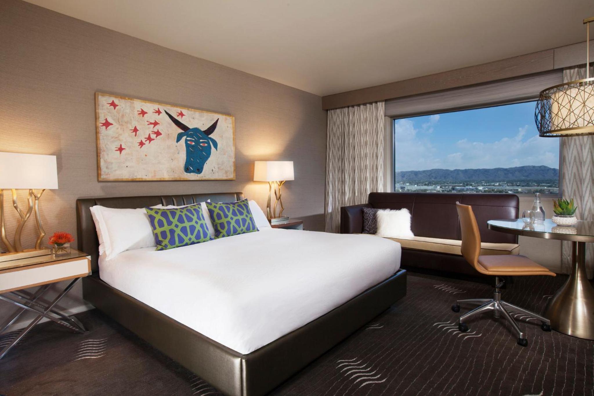 kimpton hotel palomar phoenix cityscape by ihg