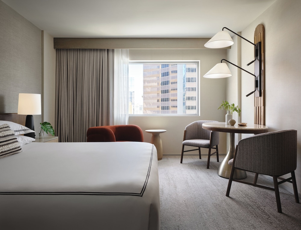 kimpton hotel palomar phoenix cityscape by ihg