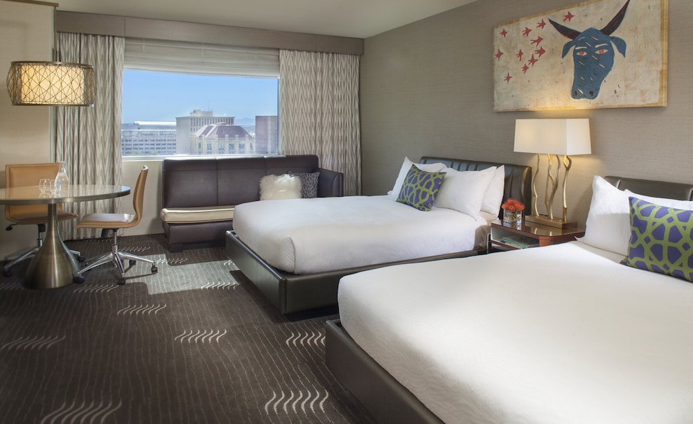 kimpton hotel palomar phoenix cityscape by ihg