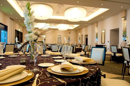 kimpton hotel palomar phoenix cityscape by ihg