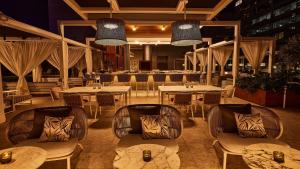 kimpton hotel palomar phoenix cityscape by ihg