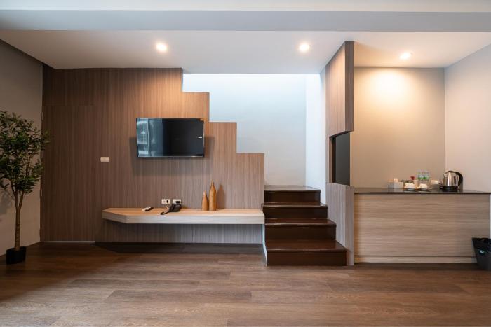 tisha hotel