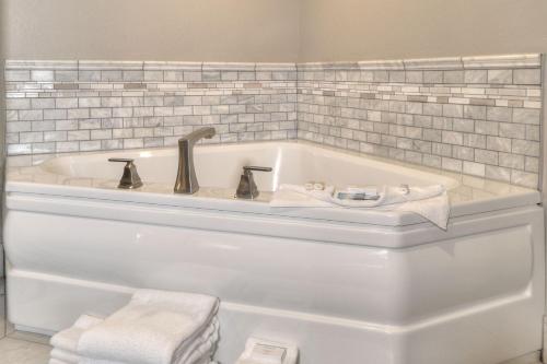 the ramsey hotel and convention center