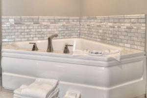 the ramsey hotel and convention center