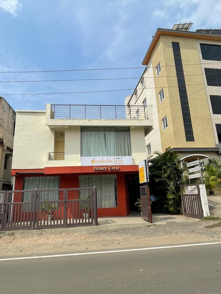 naksha tree hotels honey crest