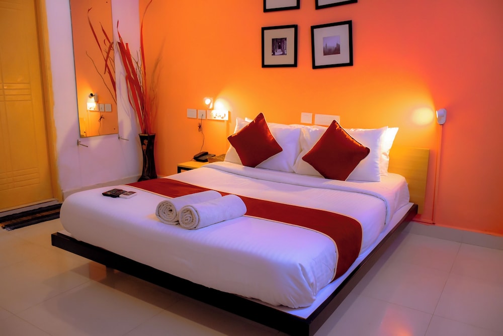 naksha tree hotels honey crest