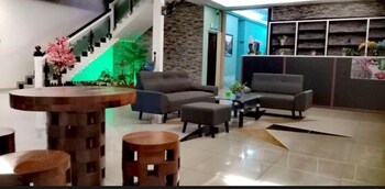 Maxwell Inn Luxury Hotel,,2 star