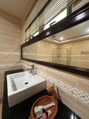 maxwell inn luxury hotel