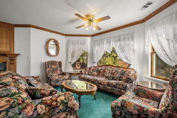 Luxary Castle & Spa Near Skiing Resort,,3 star