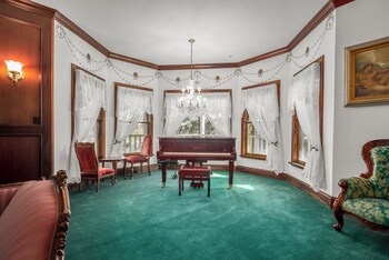 Luxary Castle & Spa Near Skiing Resort,,3 star