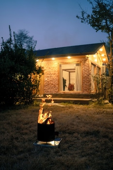 nigeen vista lakeside chalet