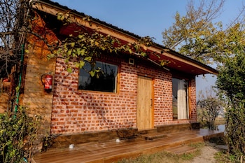 nigeen vista lakeside chalet