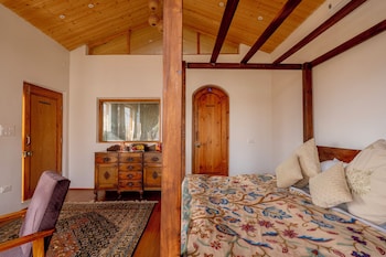 nigeen vista lakeside chalet