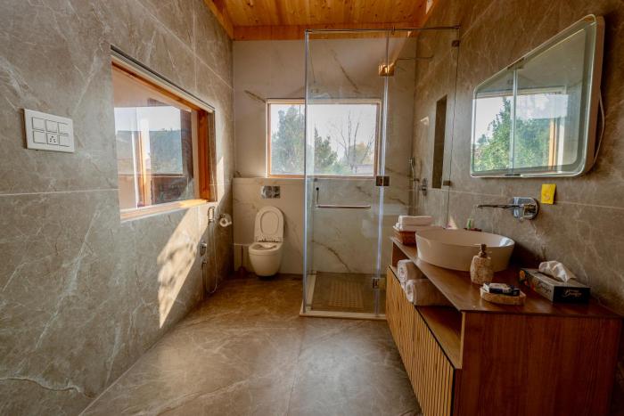 nigeen vista lakeside chalet