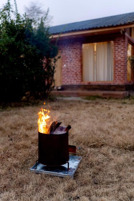 nigeen vista lakeside chalet