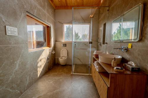 nigeen vista lakeside chalet