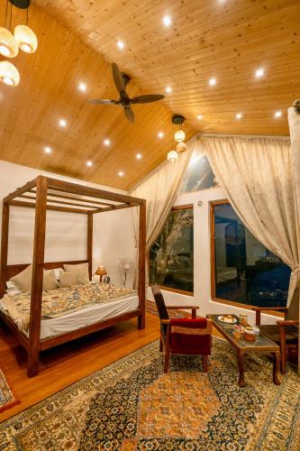 nigeen vista lakeside chalet