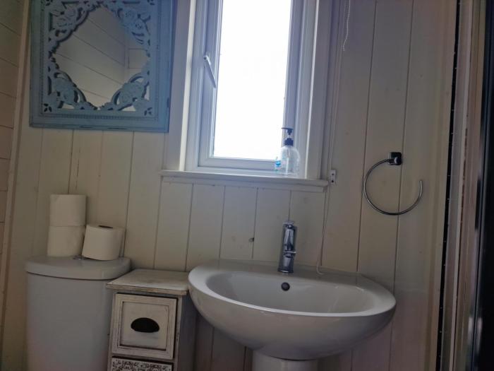 glan yr afon un relax recuperate enjoy