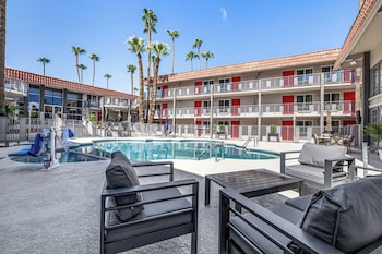 Tempe Oasis,1635 N Scottsdale Rd,2 star
