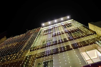 om palace inn