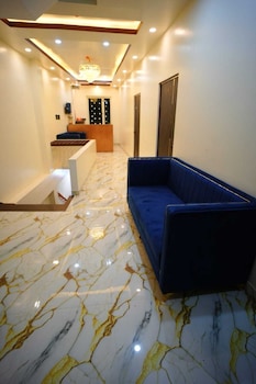 om palace inn