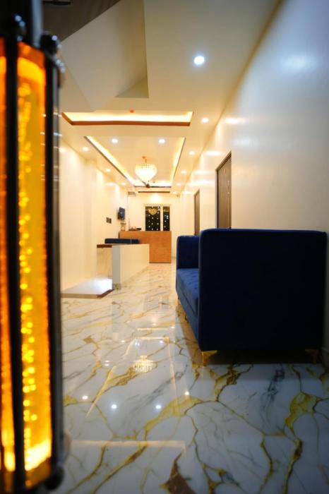 om palace inn
