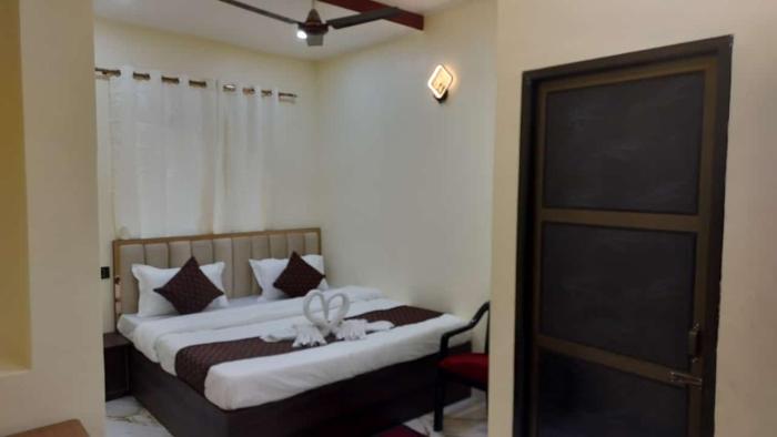 om palace inn