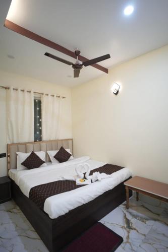 om palace inn
