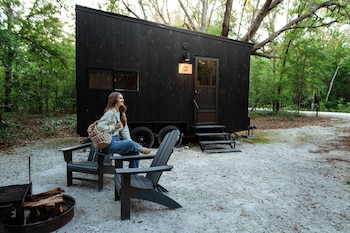 Postcard Cabins Shenandoah,,2 star
