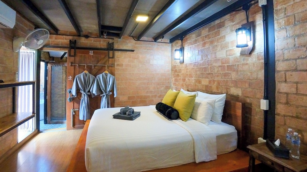 tolani riverside chiang mai villa